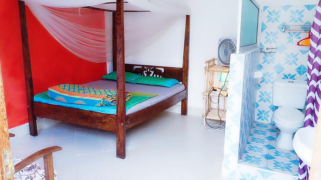 Diani Hostel Diani Beach Extérieur photo