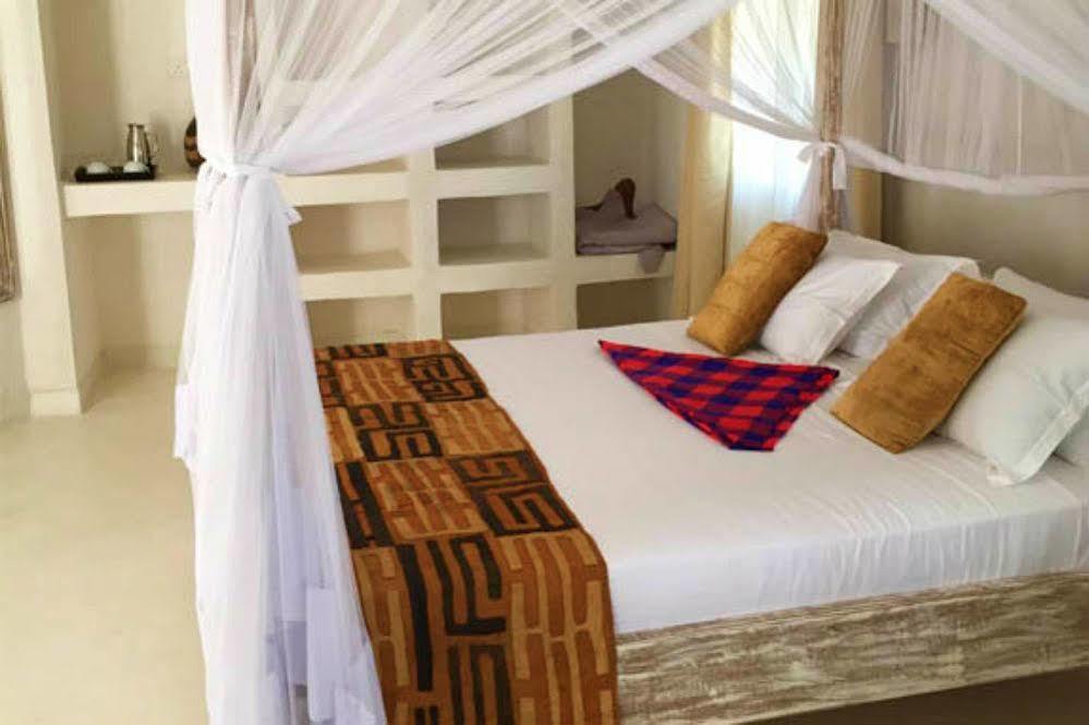 Diani Hostel Diani Beach Extérieur photo