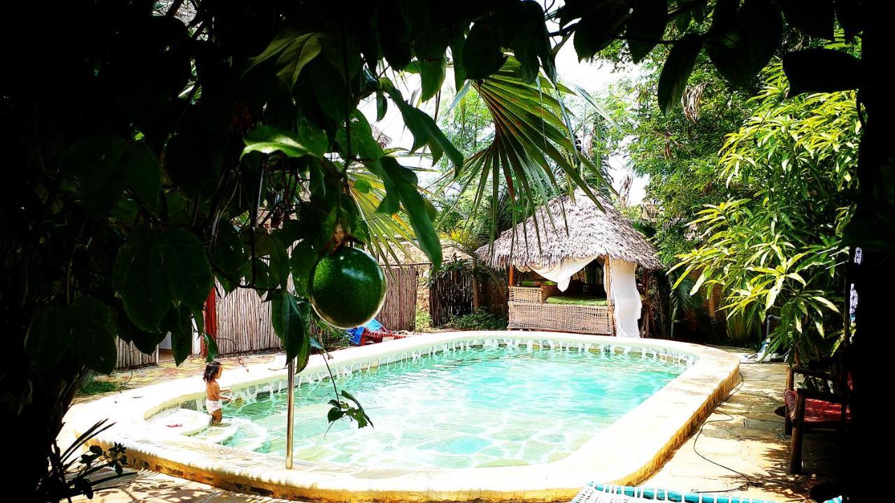 Diani Hostel Diani Beach Extérieur photo