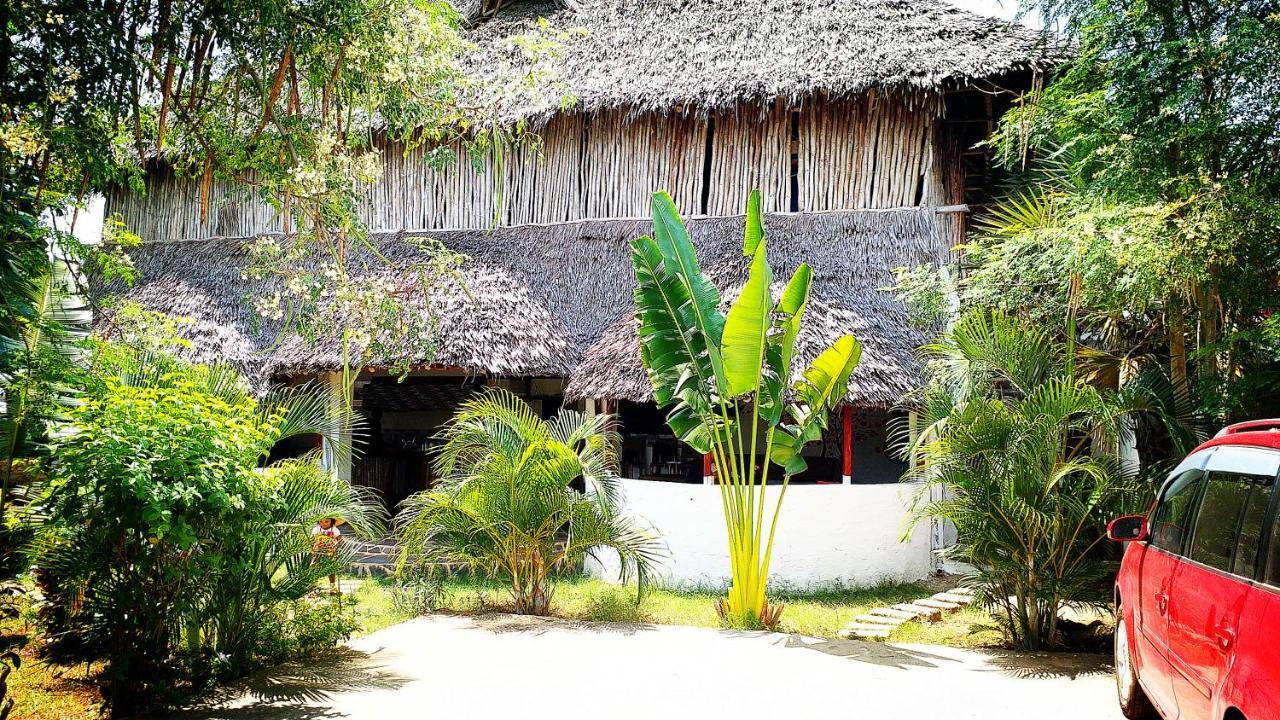 Diani Hostel Diani Beach Extérieur photo
