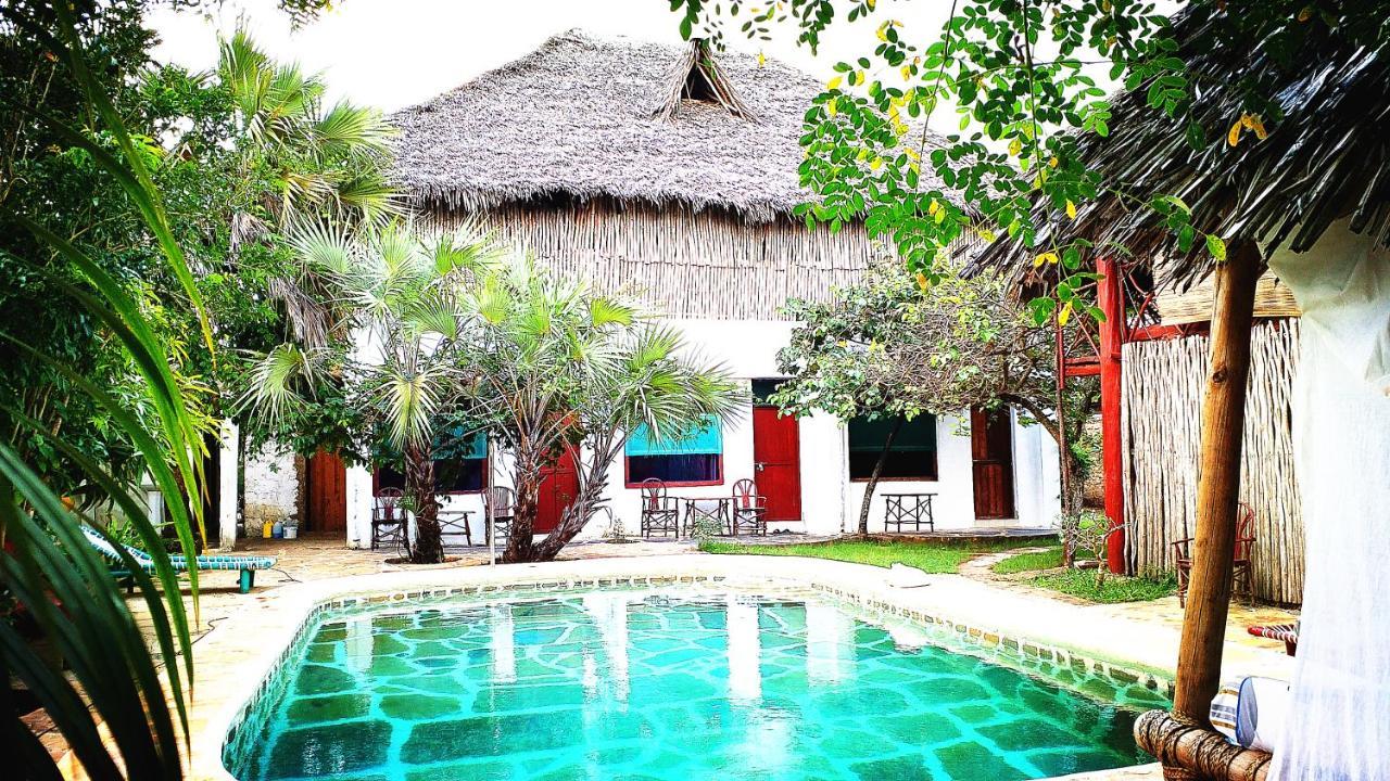 Diani Hostel Diani Beach Extérieur photo