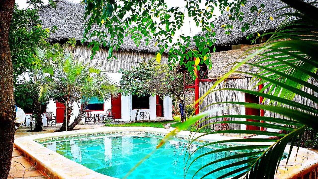 Diani Hostel Diani Beach Extérieur photo